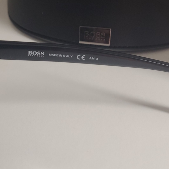 New HUGO BOSS UNISEX SUNGLASSES - Picture 4 of 6